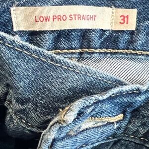 Levi’s Low Pro Straight Blue Jeans woman’s 31 worn once $24